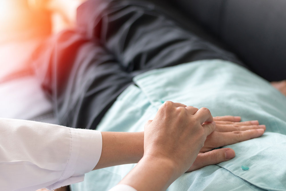 Symptoms of various stages of ovarian cancer